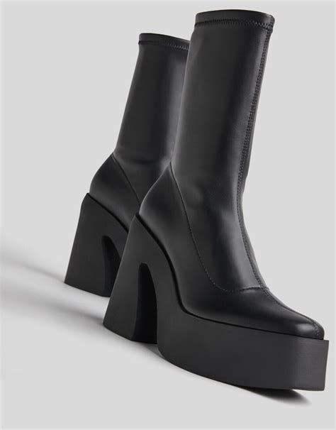 zapatos bershka versace